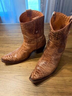 Cognac Exotic-Texture Cowboy Boots with Star Accent